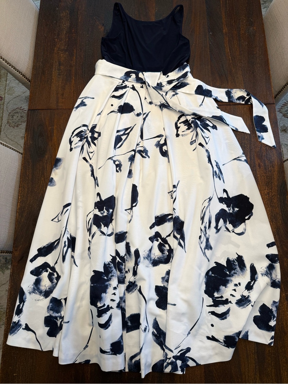 Lauren Ralph Lauren Navy and White Floral Floor Length Gown - Picture 4 of 9